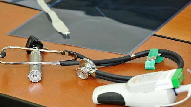 A new women’s health center opened Wednesday in Arlington. The center will serve both insured and uninsured patients. A new women’s health center opened Wednesday in Arlington. The center will serve both insured and uninsured patients.